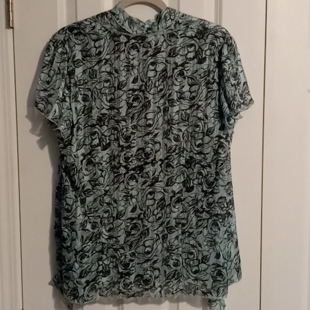 Sara Michelle Teal and Black Floral Blouse - Picture 4 of 4